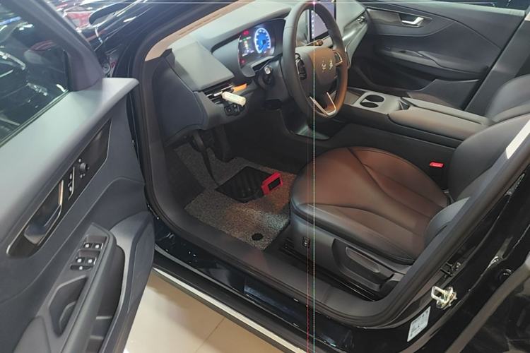 Used Hongqi E-QM5 2025 610 km PLUS