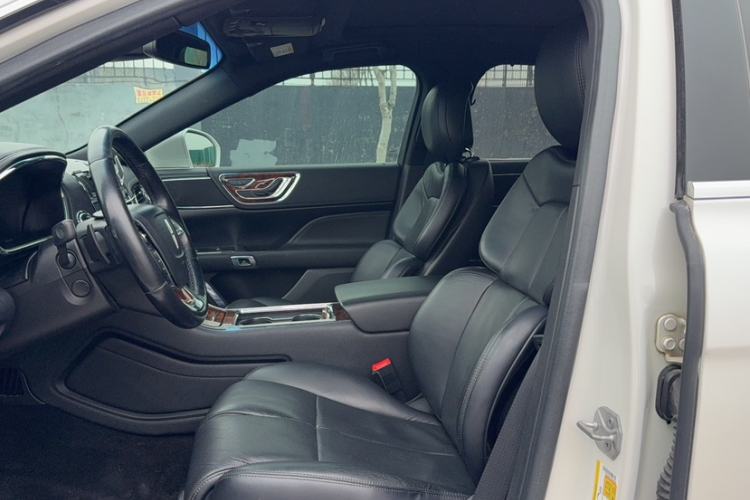 Used Lincoln Continental 2017 2.0T Two-Wheel-Drive Luxury Edition
