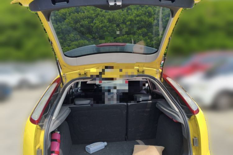 Used Ford Focus 2011 Hatchback 1.8L Manual Comfort Model Trunk