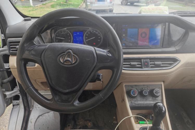 Used CHANGAN KUAYUE Xing V3 2023 1.5L Gasoline Standard Model 6-Seater Passenger Vehicle
