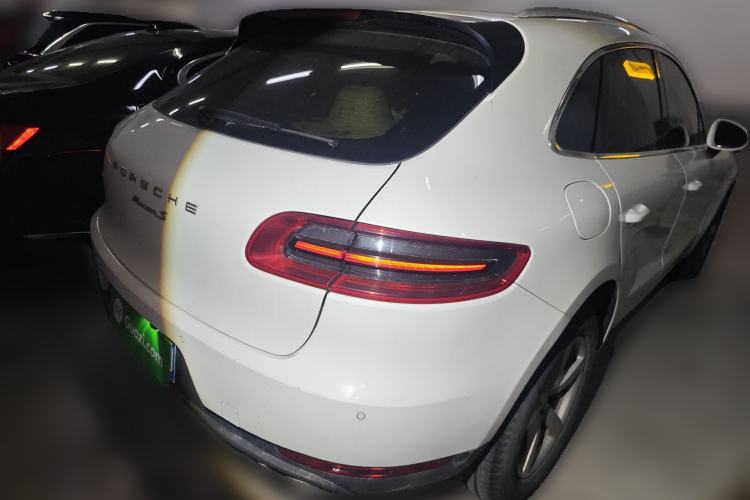 Used Porsche Macan 2017 Macan 2.0T Rear Right 45 Deg