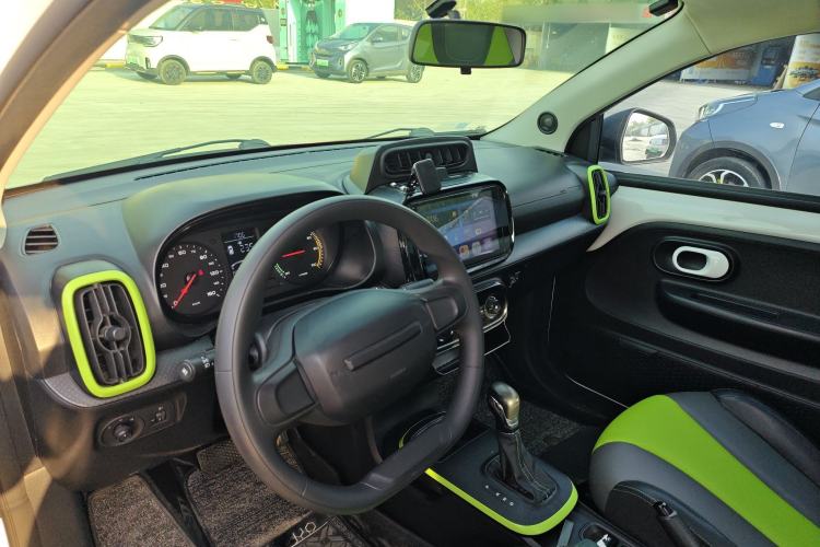 Used Roewe Clever 2021 302 km New Four-Seater Super-Efficient Version Center Console