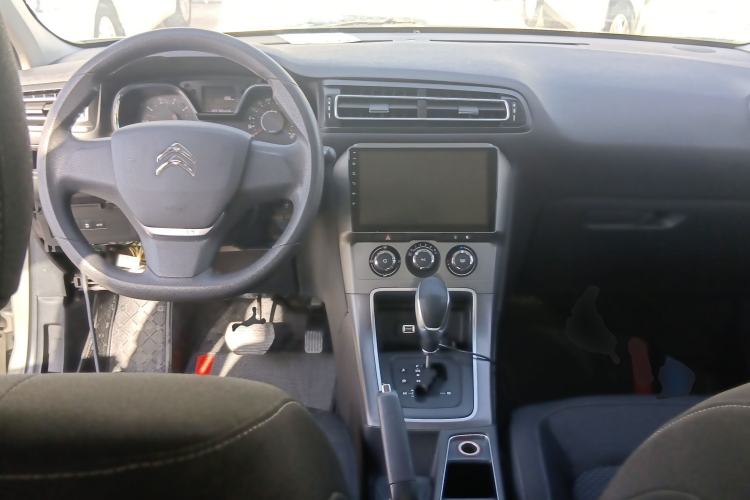 Used Citroen C4 Sega 2016 1.6L Automatic Comfort Model Center Console