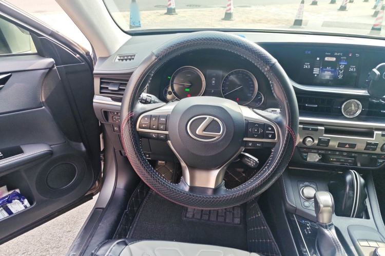 Used Lexus ES 2015 300h Comfort Edition