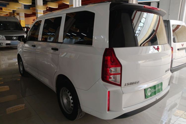 Used Wuling Hongguang PLUS 2020 1.5L Manual Standard Edition 5 Seats Exterior 2