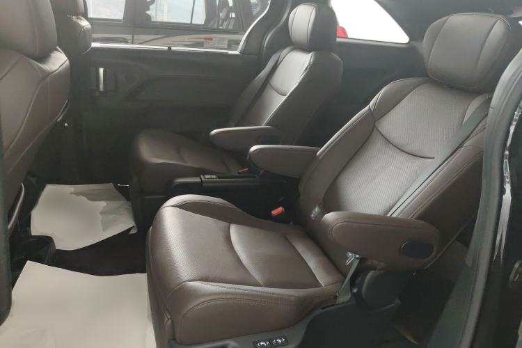 Used Toyota Sienna 2023 2.5L Hybrid Platinum Edition