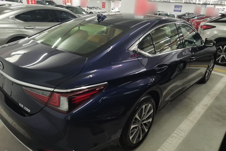 Used Lexus ES 2023 200 Excellence Edition
