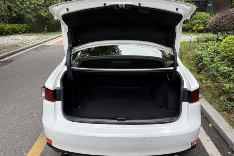 Used Lexus IS 2015 200t F SPORT
