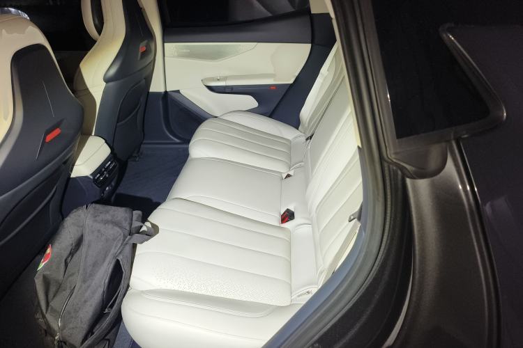 Used Lynk & Co 07 2024 EM-P 126 Long-Range Halo
