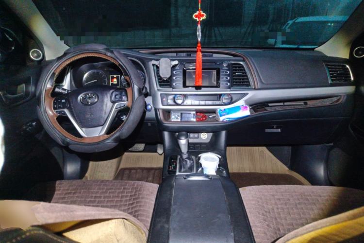 Used Toyota Highlander 2018 2.0T Two-Wheel-Drive Luxury Edition 7 Seats Emission Standard China V
