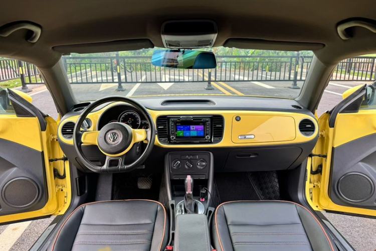 Used Volkswagen Beetle 2015 180TSI model Interior 3