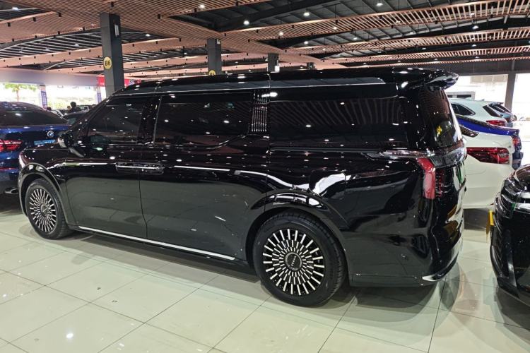 Used Zeekr 009 2024 7-Seater Aisle Version 108 kWh
