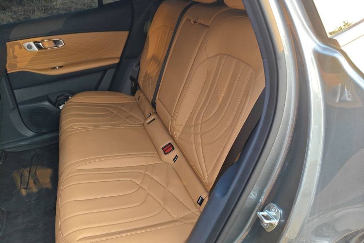 Used Geely Galaxy Xingjian 7 EM-i 2025 120km Exploration+ Version
