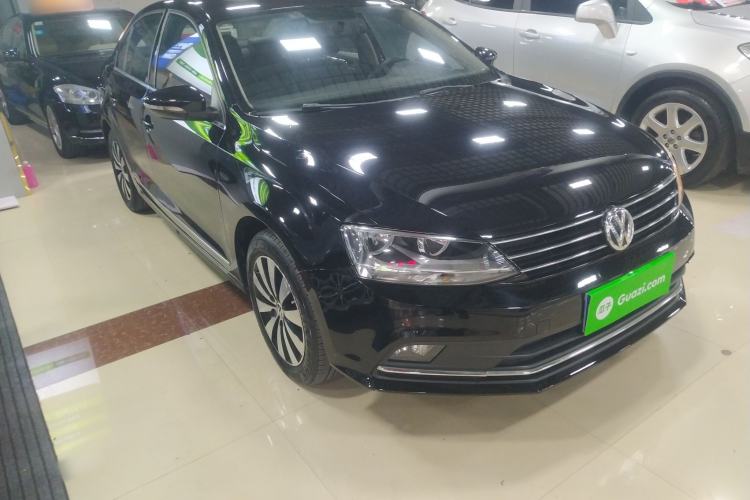 Used Volkswagen Sagitar 2017 230TSI Automatic Comfort Version
