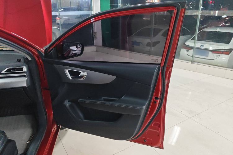 Used BYD Qin New Energy 2019 High-Range Luxury Model Interior 5