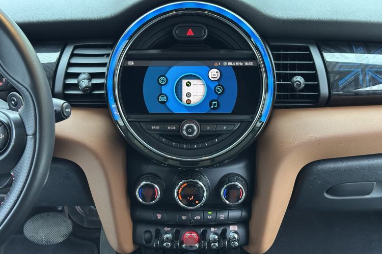 Used MINI 2018 2.0T COOPER S Classic Edition Five-Door Version Audio And AC Panel