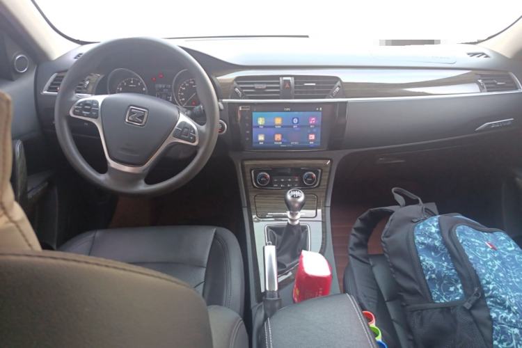 Used Zotye T600 2015 1.5T Manual Flagship Model Center Console