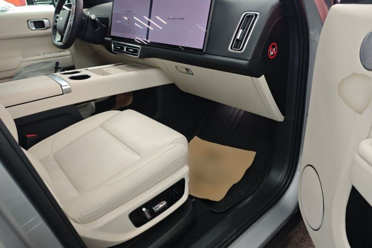 Used Li Auto L8 2023 Pro Model
