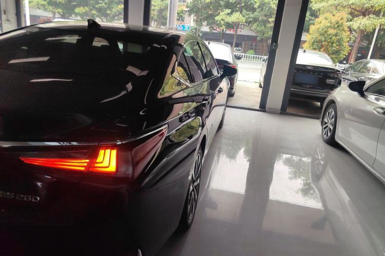 Used Lexus ES 2022 200 Excellence Edition Right Rear Taillight