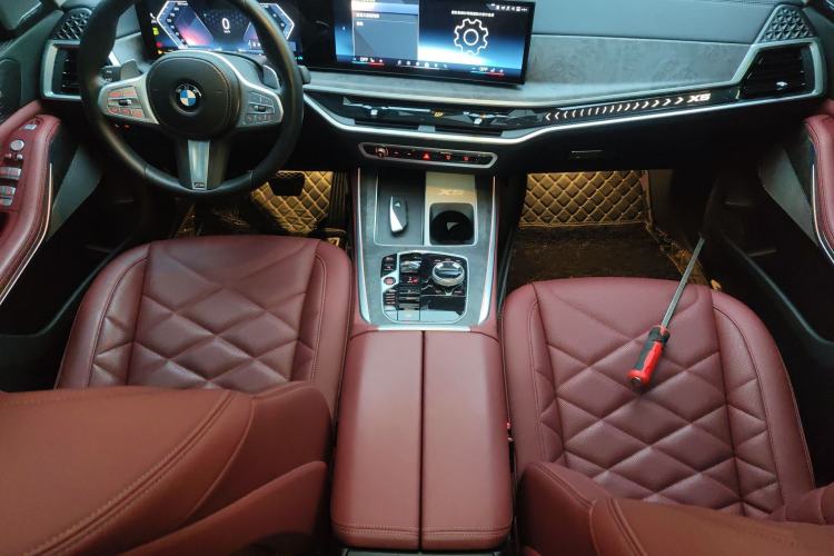Used BMW X5 2023 xDrive 30Li Luxury M Sport Package Center Console