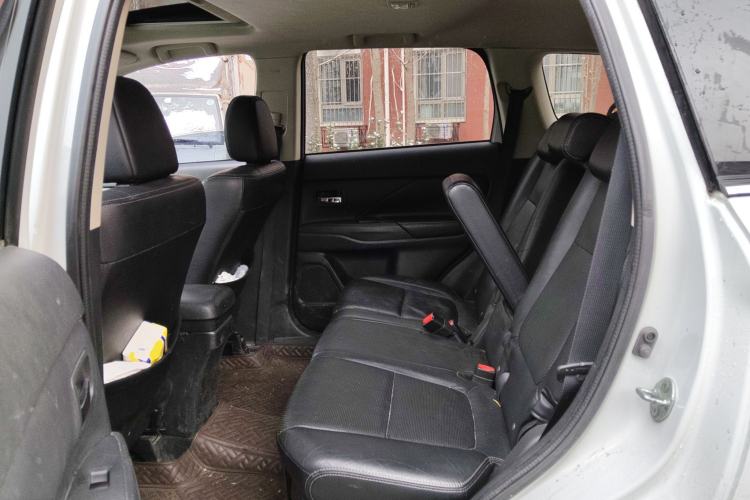 Used Mitsubishi Outlander 2014 2.4L 4x4 Deluxe Value Edition 5 Seats