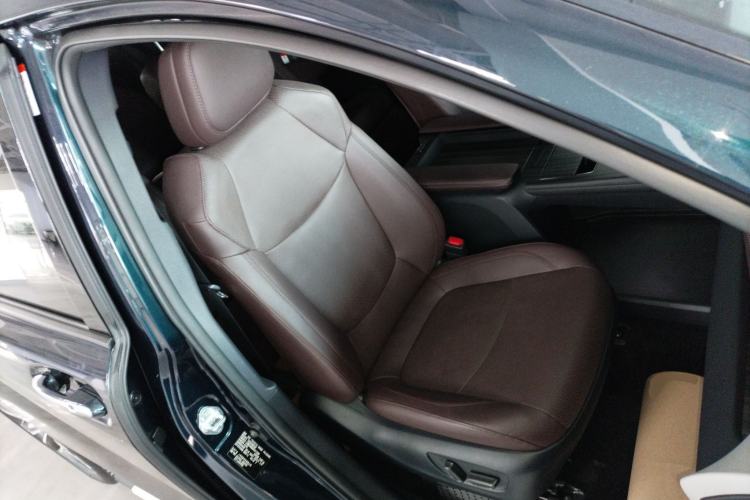 Used Toyota Granvia 2023 2.5L Hybrid Flagship VIP Edition