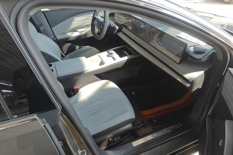 Used Geely Galaxy E8 2024 550 km Range Rear-Wheel-Drive PRO