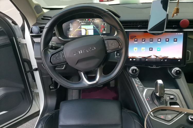 Used Lynk & Co 05 2020 2.0TD Two-Wheel Drive Shine Halo Steering Wheel