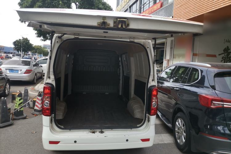 Used Chana Ruixing EM60 2022 All-Electric Van 4498 mm Long Flat Roof with Rear-Hinged Doors 2 Seats 70 kW 41.86 kWh
