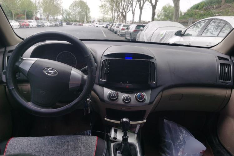 Used Hyundai Celesta 2011 1.6L Manual Comfort Edition Center Console