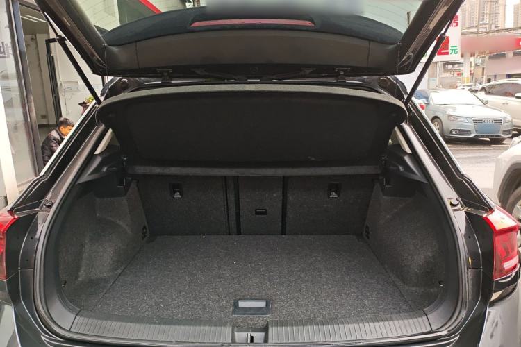 Used Volkswagen T-ROC 2018 230TSI DSG Two-Wheel Drive Advanced Version China V Standard