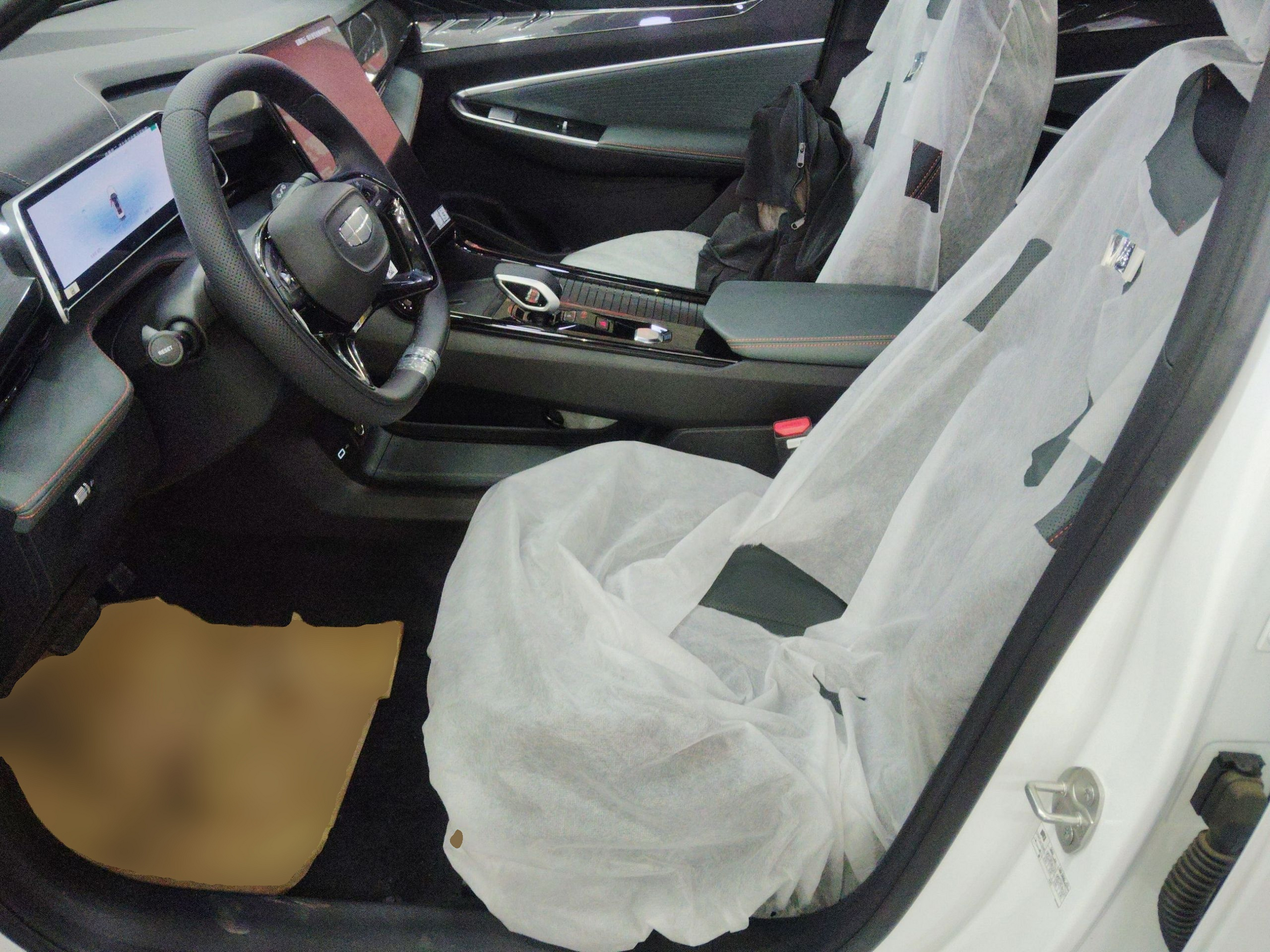 المقاعد الأمامية داخل السيارة