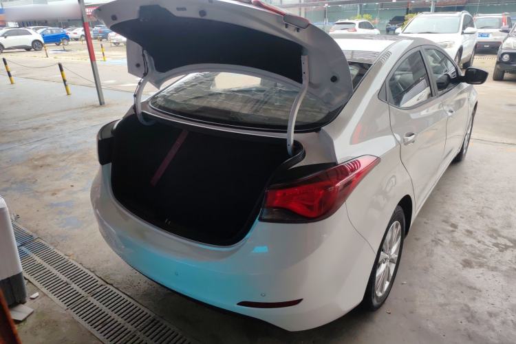 Used Hyundai Elantra (5th Generation / Langdong) 2016 1.6L Automatic Smart Version