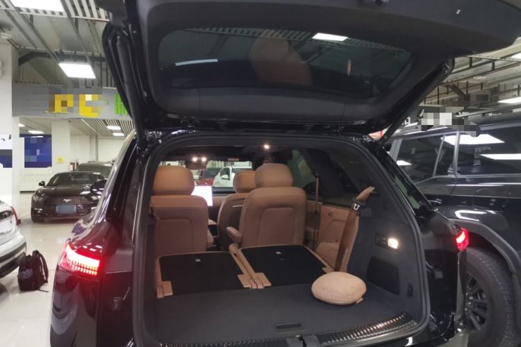 Used ONVO Luxeed L90 2025 Model—Ultra Six-Seater Version
