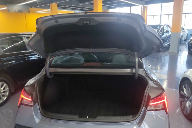 Used Hyundai Elantra 2023 1.5L CVT LUX Prestige Edition
