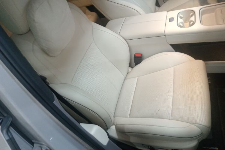 Used Li Auto i6 2025 Model Two-Wheel-Drive Standard Type
