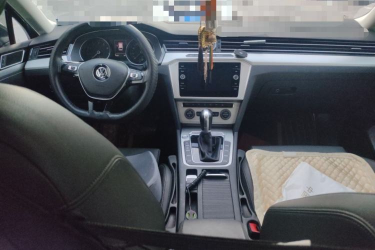 Used Volkswagen Variant 2018 380TSI Two-Wheel Drive Comfort Edition Center Console