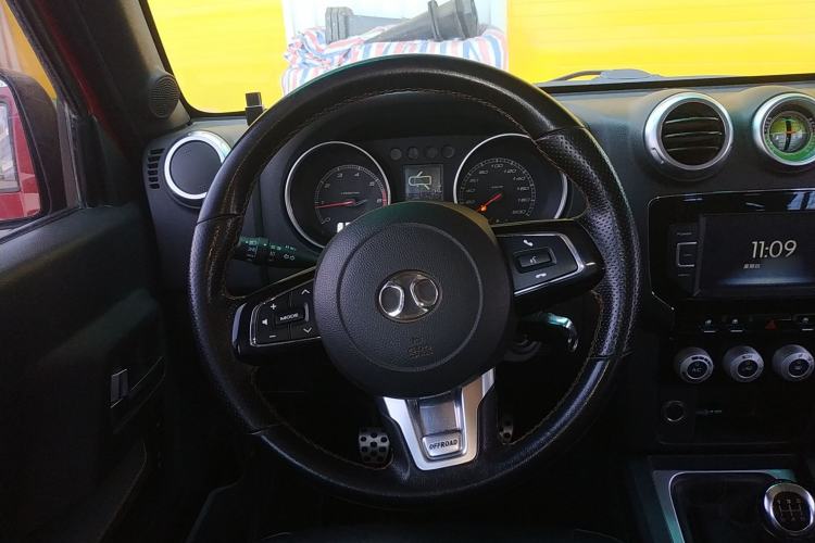 Used BAIC Off-Road BJ40 2016 40L 2.0T Manual All-Wheel Drive Prestige Edition Steering Wheel