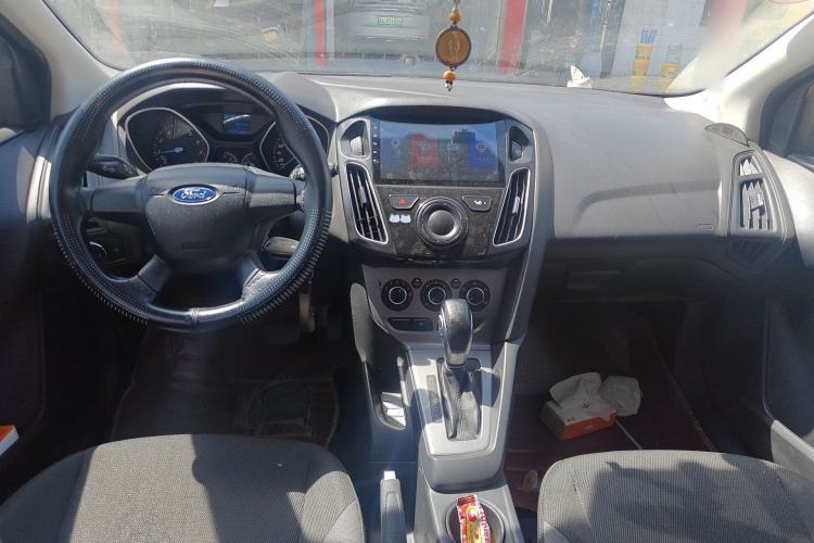 Used Ford Focus 2012 Hatchback 1.6L Automatic Comfort Model Center Console