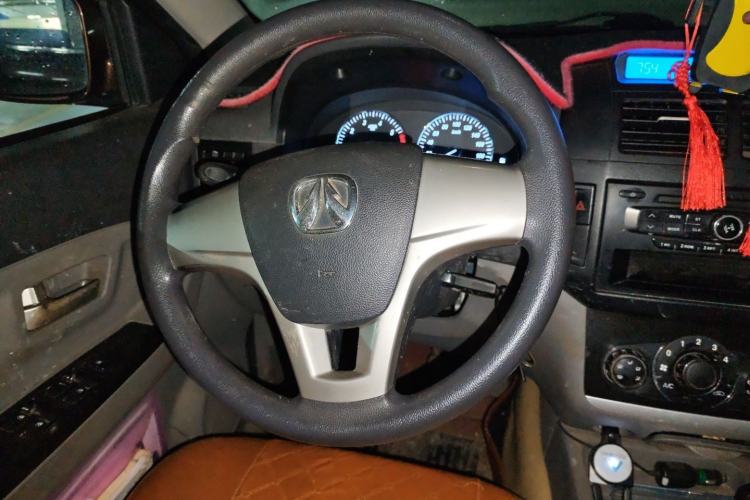 Used BAIC Weiwang M20 2014 1.5L Basic Version BJ415B Steering Wheel