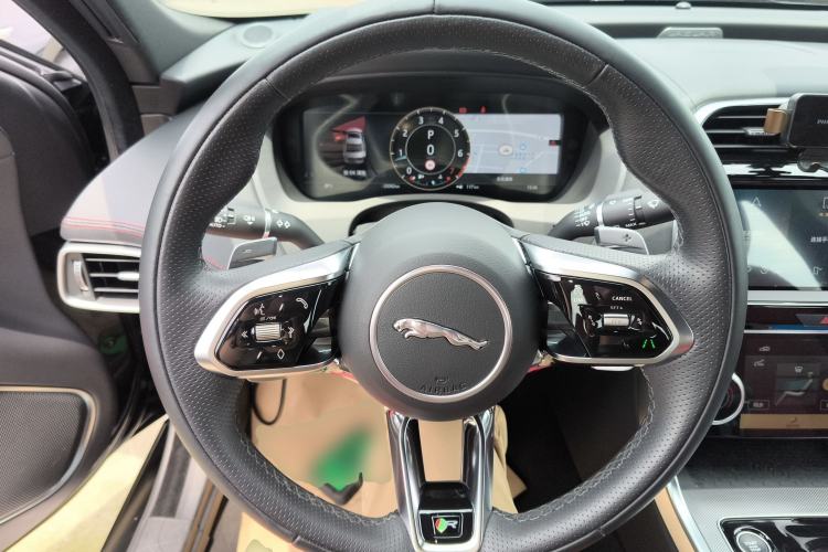 Used Jaguar XEL 2023 2.0T 250 PS R-DYNAMIC S Advanced Sport Edition Steering Wheel