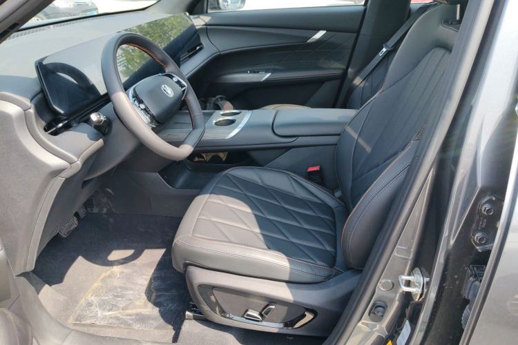 Used CHANGAN CS75 PLUS 2025 4th Generation UItra 2.0T New Blue Whale – Smart & Powerful Version