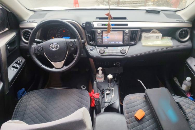 Used Toyota RAV4 2015 2.5L Automatic 4x4 Elite Edition Center Console