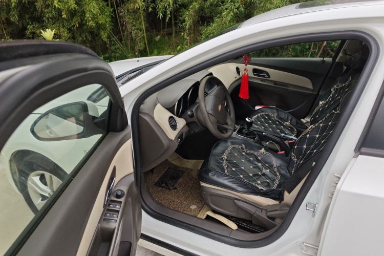 Used Chevrolet Cruze 2015 1.5L Classic SE MT Driver Seat