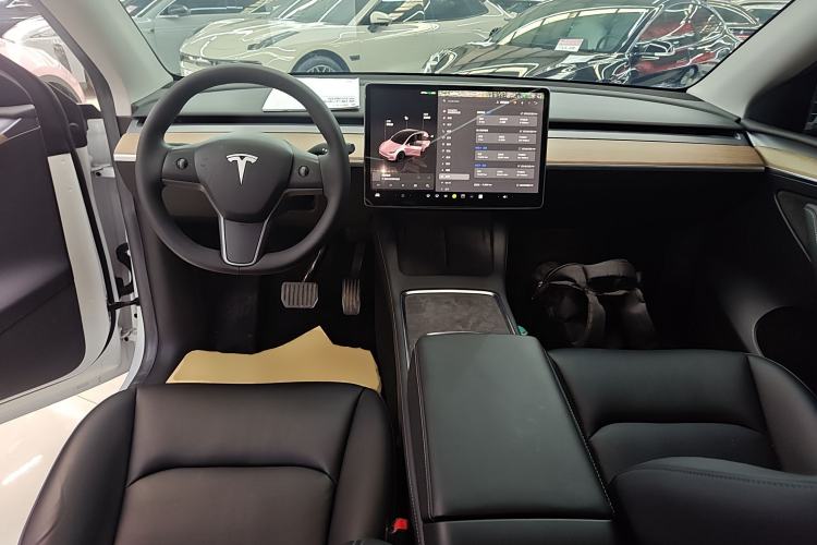 Used Tesla Model Y 2022 Rear-Wheel-Drive Version Center Console