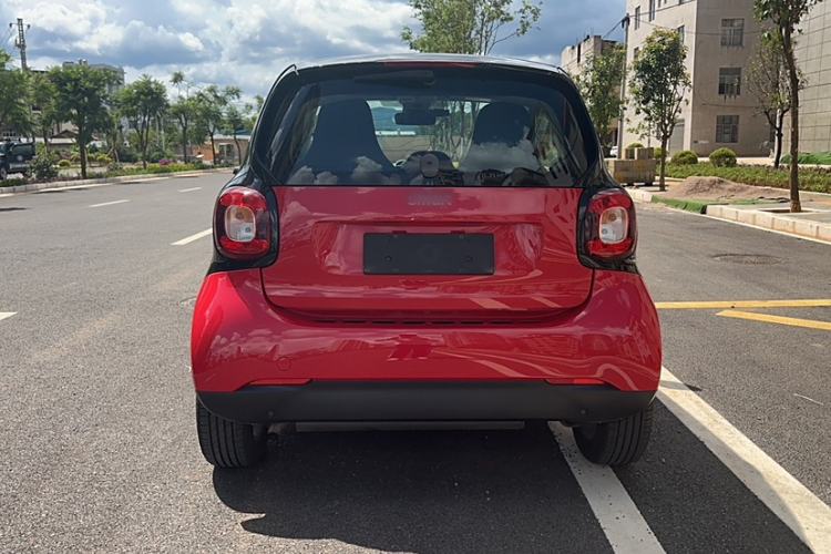 Used smart fortwo 2015 1.0L 52 kW hardtop Dynamic version