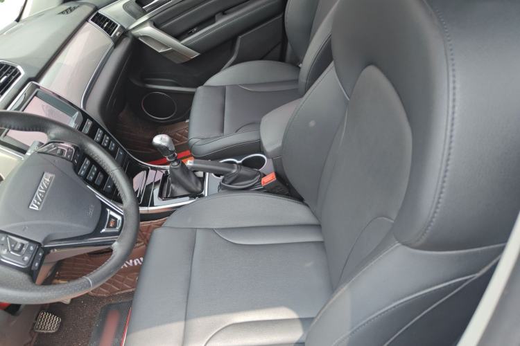 Used Haval H2 2017 Red-Label 1.5T Manual Two-Wheel-Drive Elite Model Left Front Seat