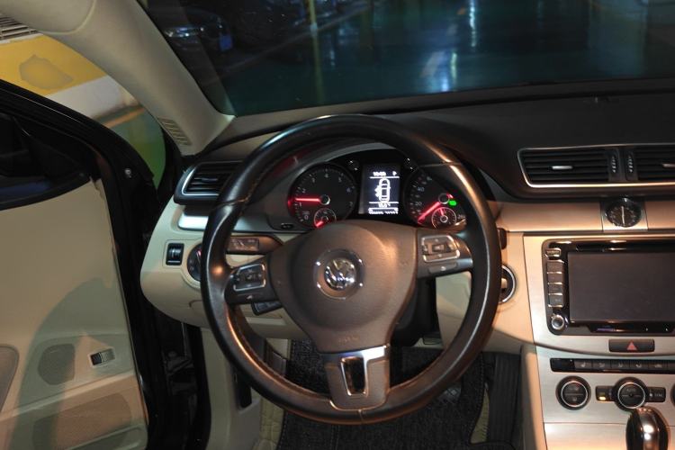 Used Volkswagen Magotan 2013 1.8TSI Luxury Model Steering Wheel