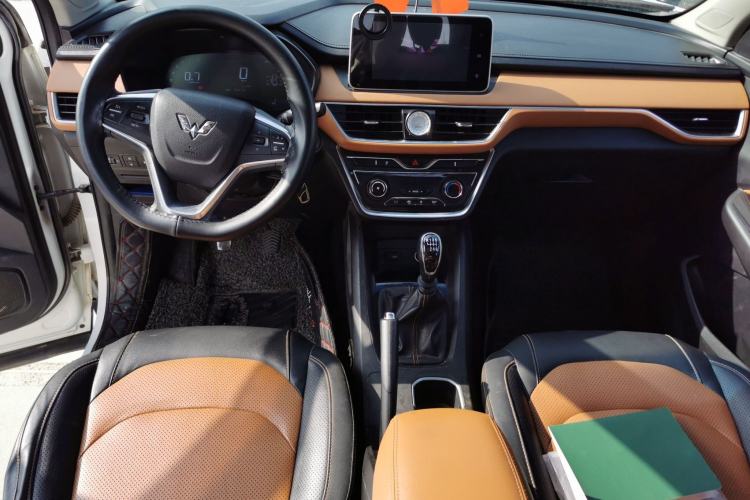 Used Wuling Hongguang S3 2018 1.5T Manual Luxury Model China V Standard Center Console