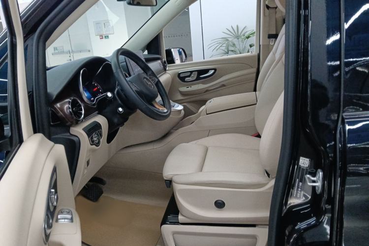 Used Mercedes-Benz V-Class 2022 V 260 Avantgarde Edition